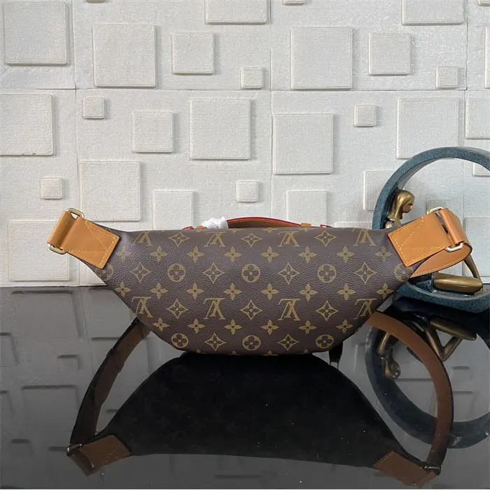 루이비통 러시 범백 모노그램 M14019 Size: 30*15*8 cm