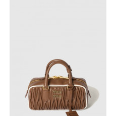 미우미우 아르카디 마테라쎄 나파 가죽백 5BB142