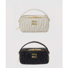 미우미우 마테라쎄 나파 가죽 숄더백 5BH229