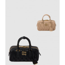 미우미우 아르카디 마테라쎄 나파 가죽백 5BB142