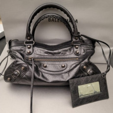 발렌시아가 르 시티 퍼스트 백 블랙