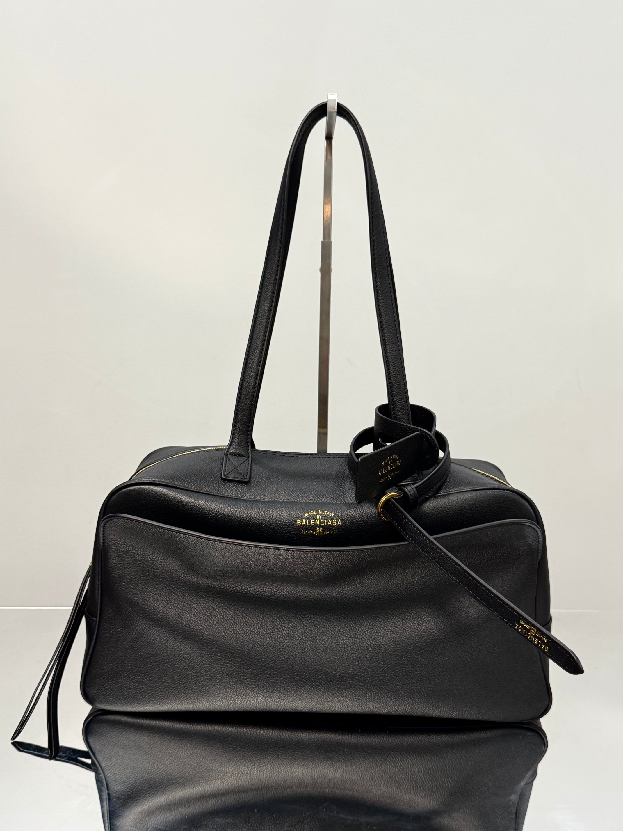 발렌시아가 캐리  볼링백 블랙