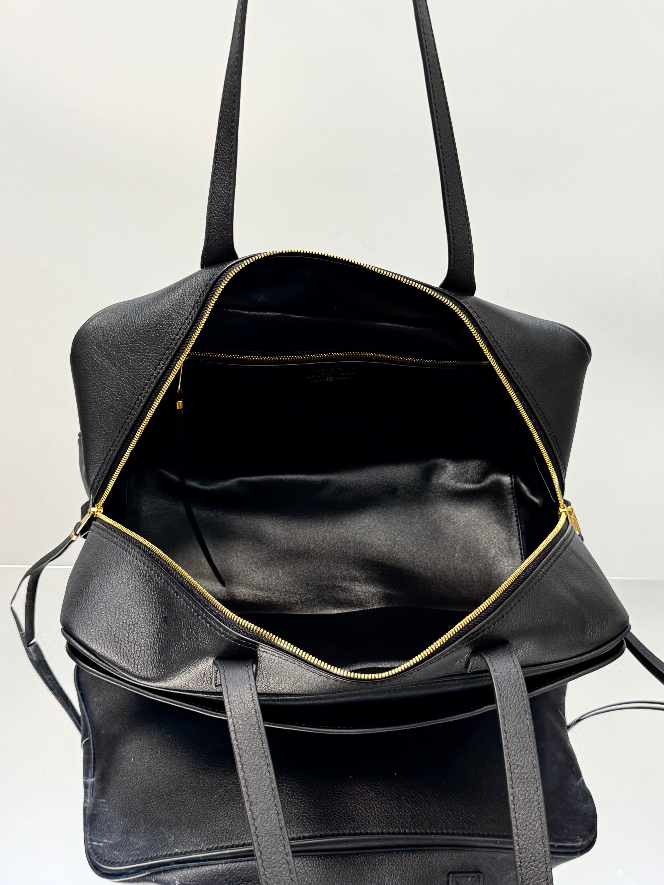 발렌시아가 캐리  볼링백 블랙