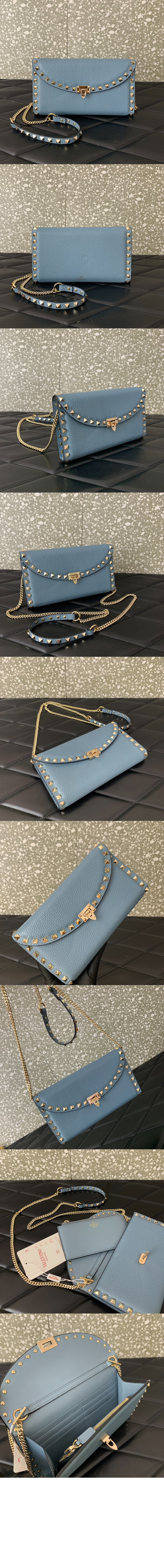 발렌티노 락스터드 그레인 송아지 가죽 체인 지갑