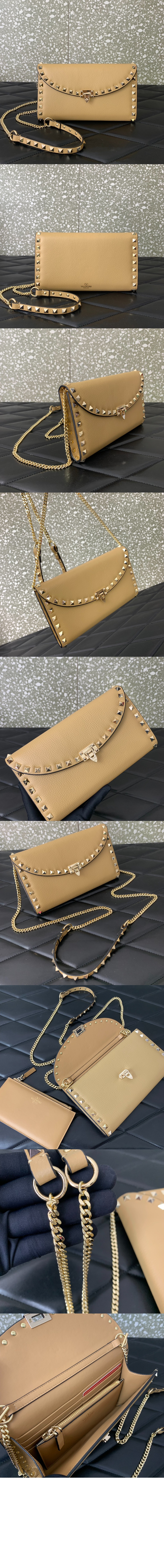 발렌티노 락스터드 그레인 송아지 가죽 체인 지갑