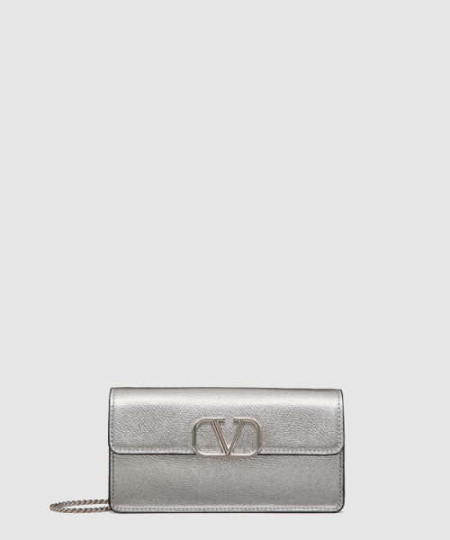 발렌티노 VLogo 시그니처 메탈릭 그레인 카프스킨 체인 지갑