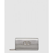 발렌티노 VLogo 시그니처 메탈릭 그레인 카프스킨 체인 지갑