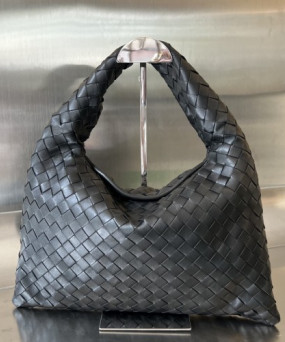 보테가베네타 홉 스몰 레더 숄더백 블랙 763966 세로: 20.5cm 가로: 41cm 폭: 7.5cm