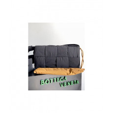 보테가베네타 필로우 카세트 크로스 30