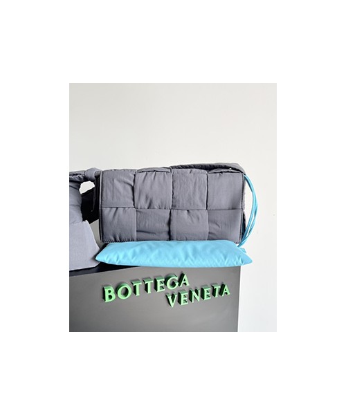 보테가베네타 필로우 카세트 크로스 30