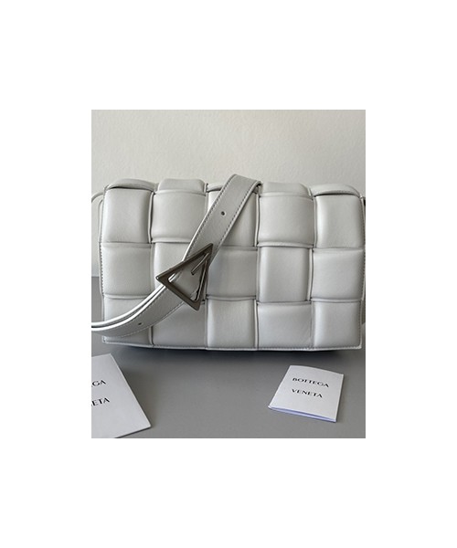 보테가베네타 토프 패디드 카세트백