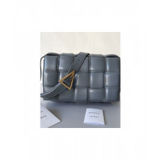 보테가베네타 토프 패디드 카세트백