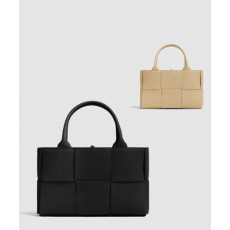 보테가베네타 미니 아르코 토트 709337