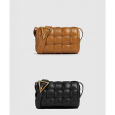 보테가베네타 스몰 패디드 카세트 717506