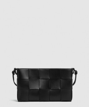 보테가베네타 스트랩을 갖춘 카세트 파우치 730543