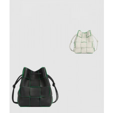 보테가베네타 스몰 카세트 크로스바디 버킷백 680218