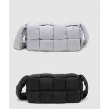 보테가베네타 패디드 테크 카세트백 628951