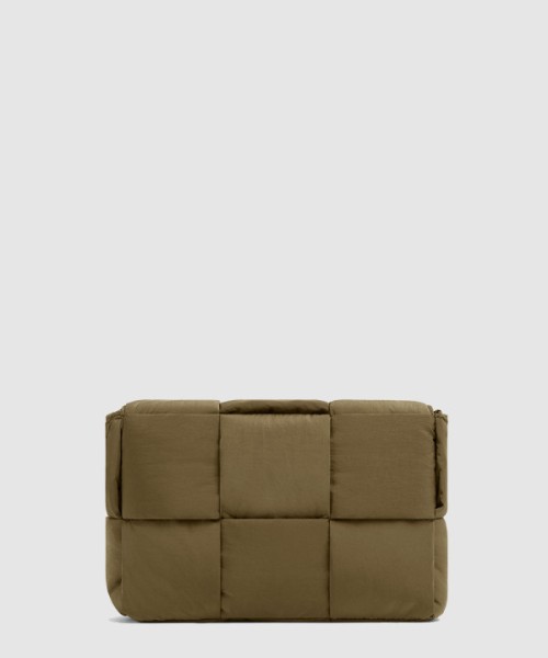 보테가베네타 스몰 패디드 테크 카세트 755182