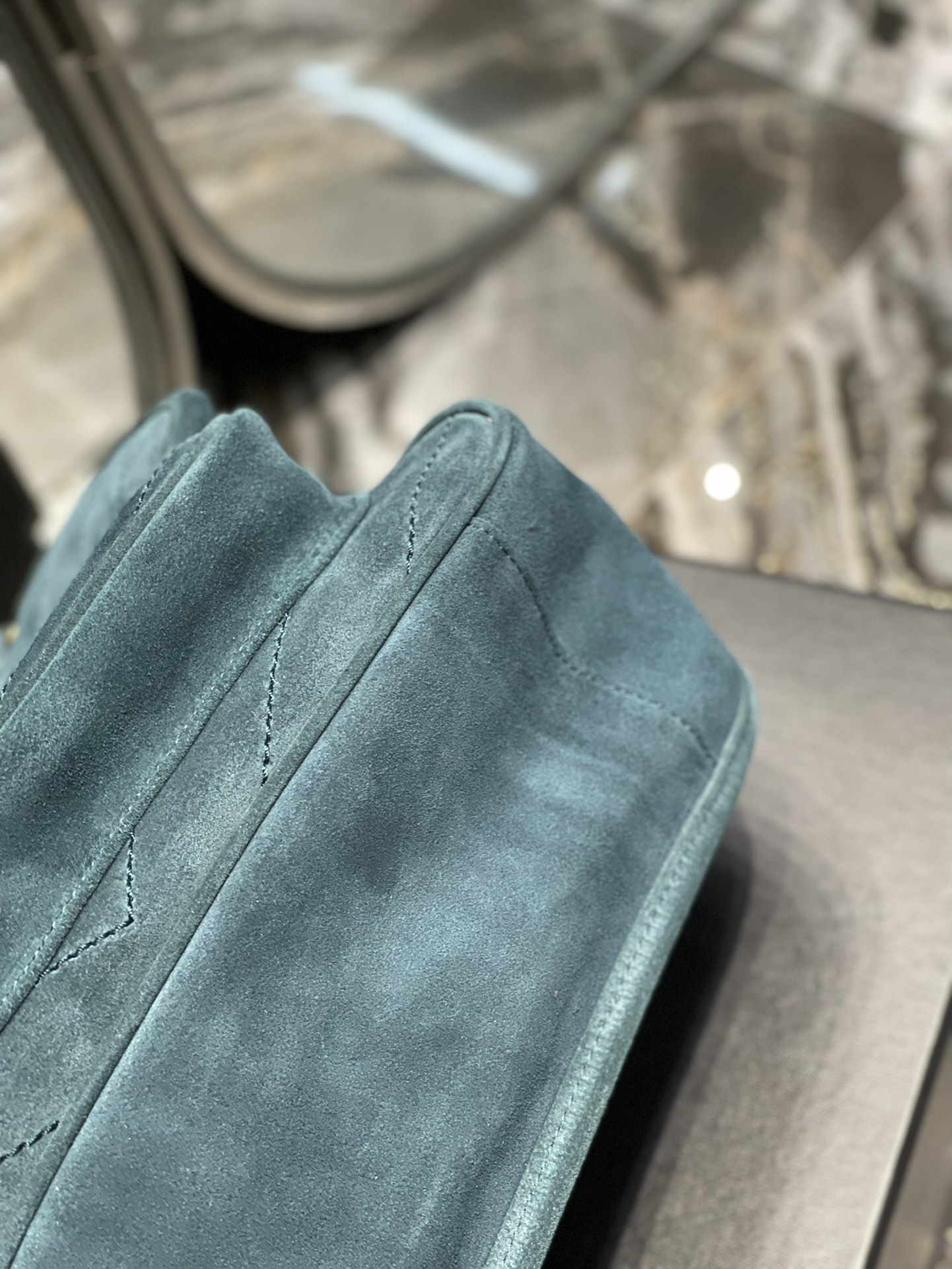 생로랑 니키 스웨이드 미디움 체인백 블루