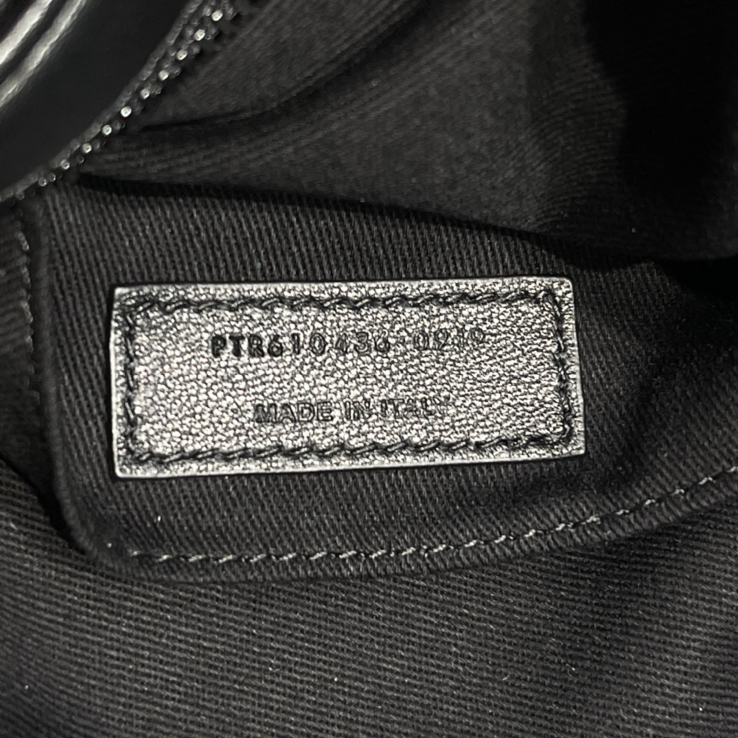 생로랑 쉐브론 라운드 카메라 백 다크