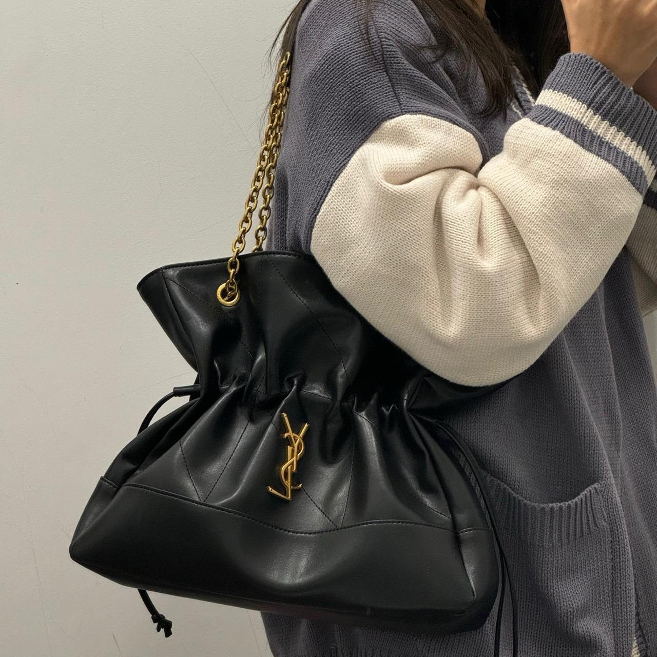 생로랑 스몰 제이미 퀼트 레더 숄더백 가로 : 27cm 세로 : 29cm