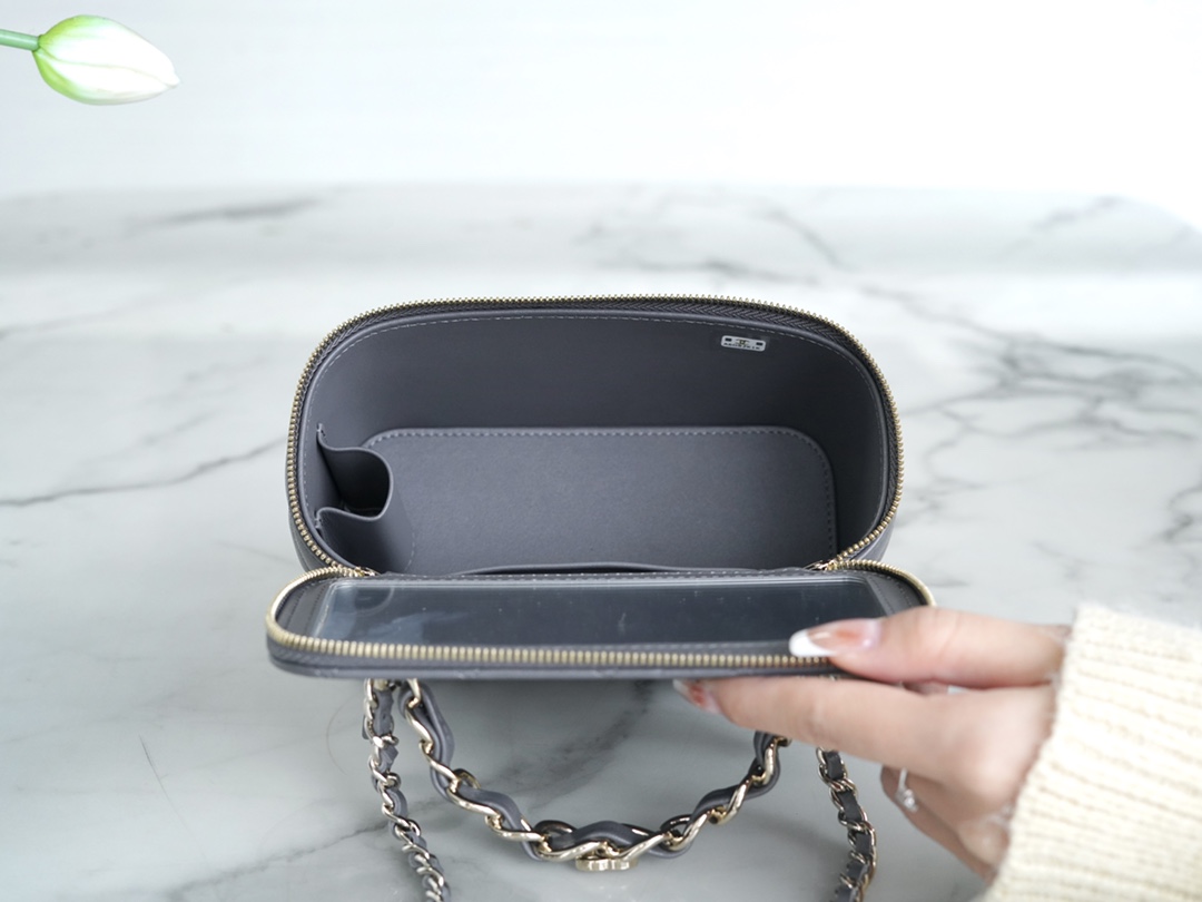 샤넬 체인 코스메틱 베니티백 그레이 은장