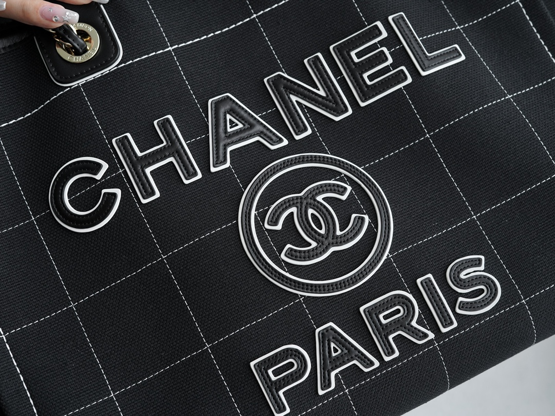 샤넬 맥시 쇼핑백 블랙