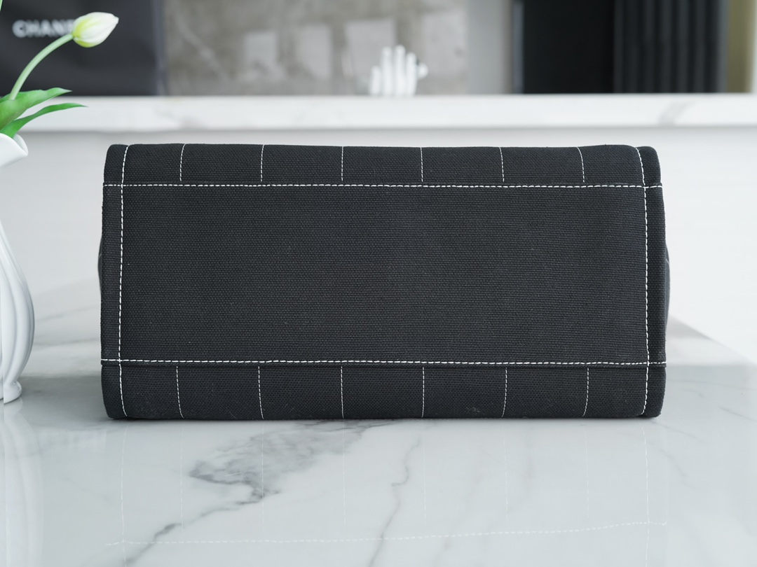 샤넬 맥시 쇼핑백 블랙