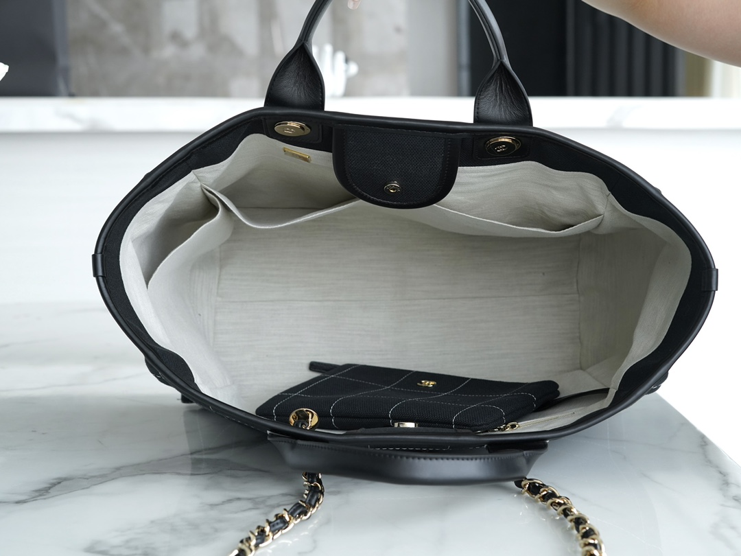 샤넬 맥시 쇼핑백 블랙