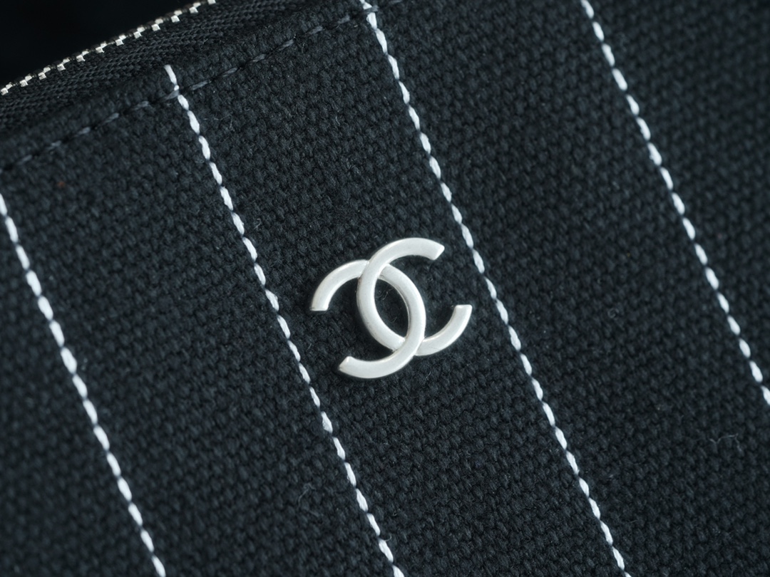 샤넬 맥시 쇼핑백 블랙