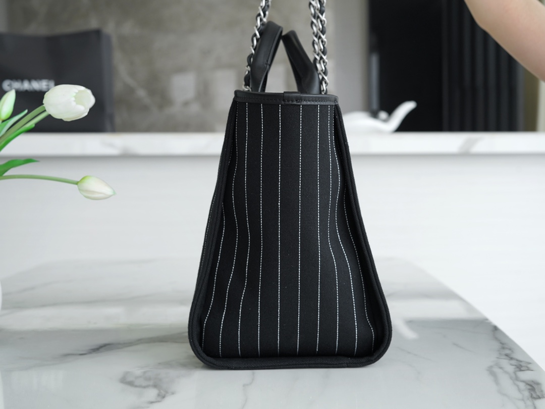 샤넬 맥시 쇼핑백 블랙