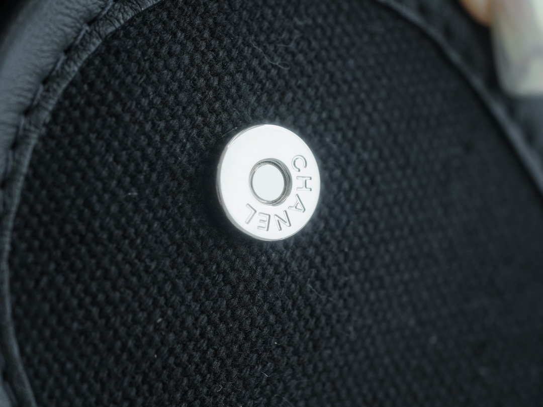 샤넬 맥시 쇼핑백 블랙