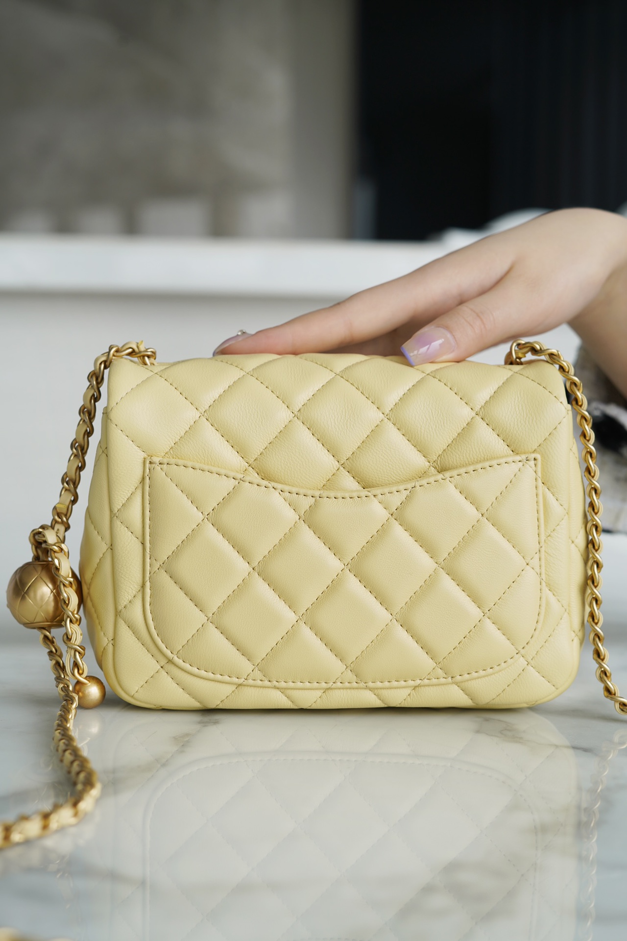 샤넬 쁘띠삭 골드볼 플랩백 뉴미니 옐로우