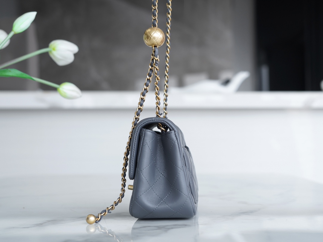 샤넬 쁘띠삭 골드볼 플랩백 뉴미니 다크그레이