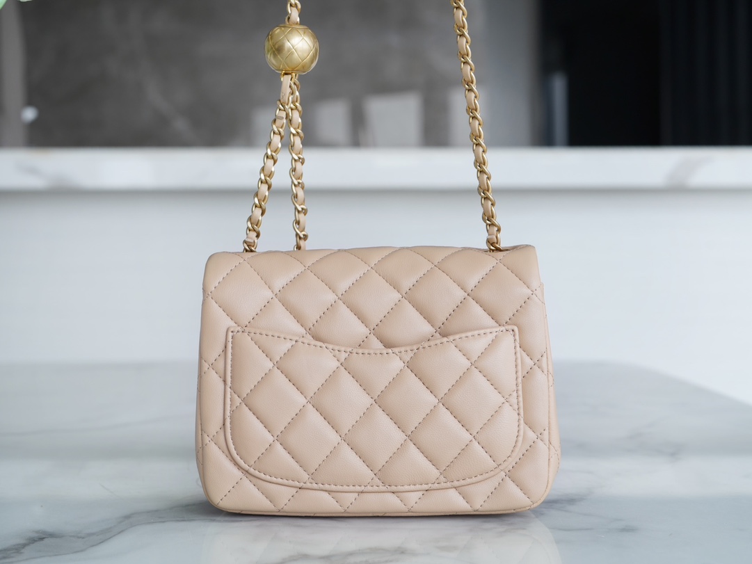 샤넬 쁘띠삭 골드볼 플랩백 뉴미니 핑크베이지