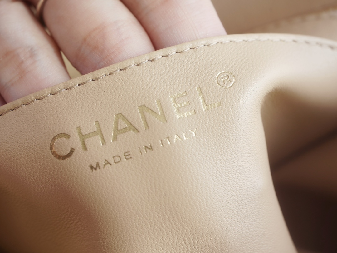 샤넬 쁘띠삭 골드볼 플랩백 뉴미니 핑크베이지