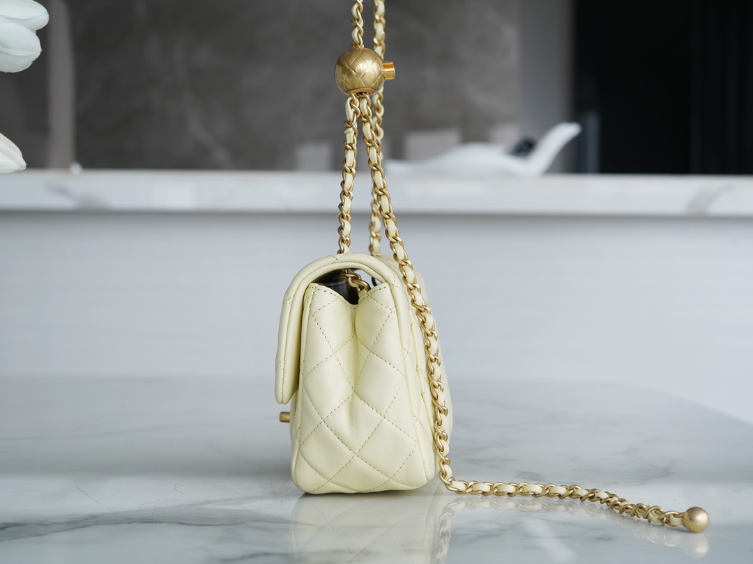 샤넬 뉴미니 골드볼 플랩백 옐로우