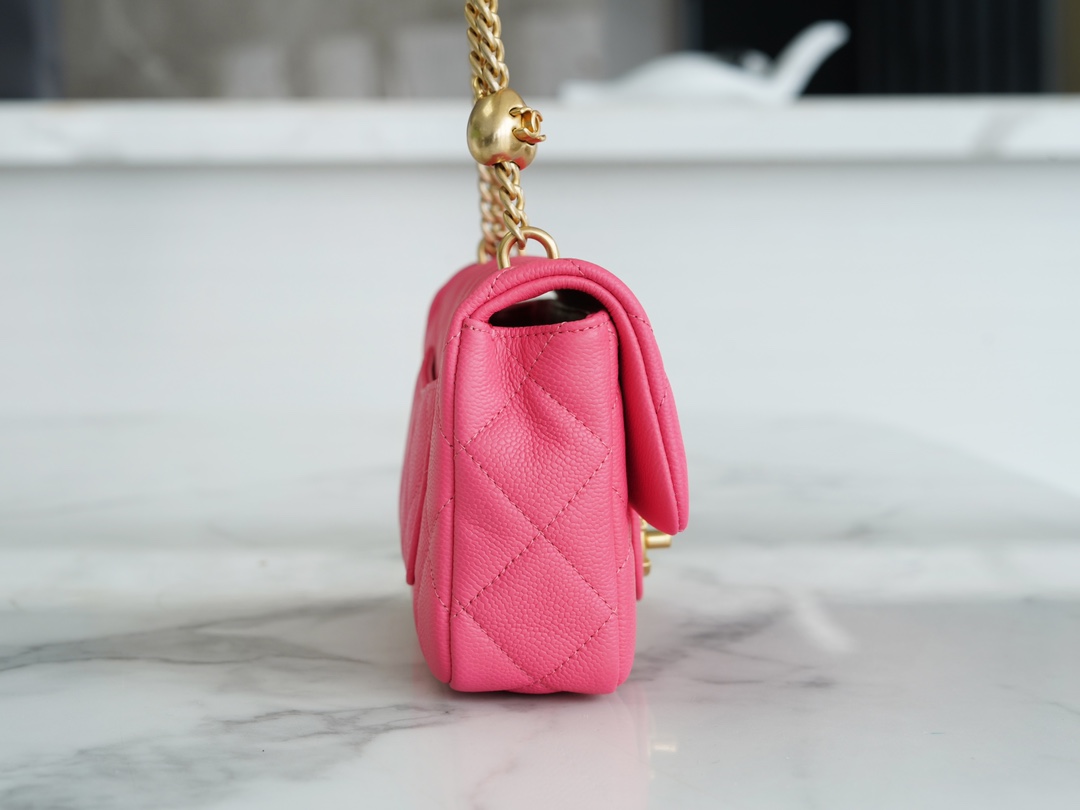 샤넬 하트볼 플랩백 뉴미니 코랄핑크 캐비어