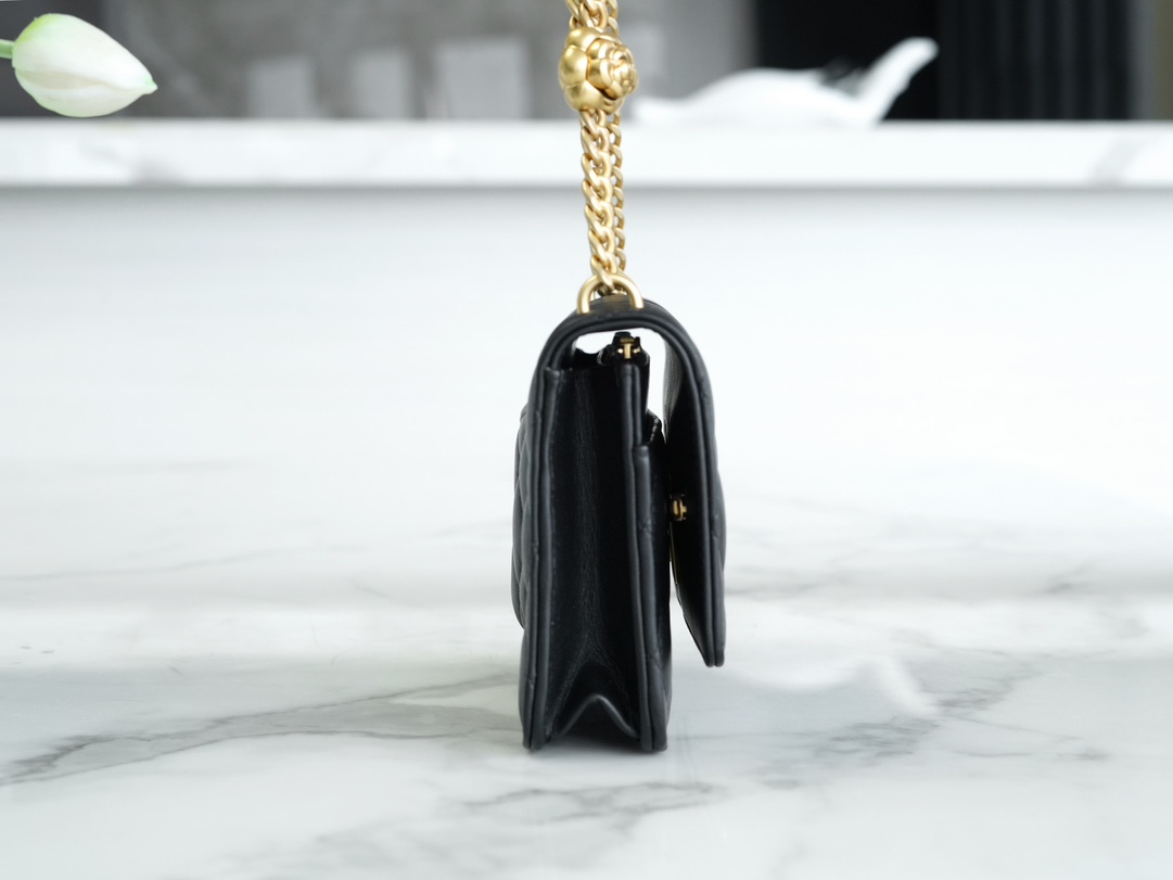 샤넬 WOC 까멜리아 블랙