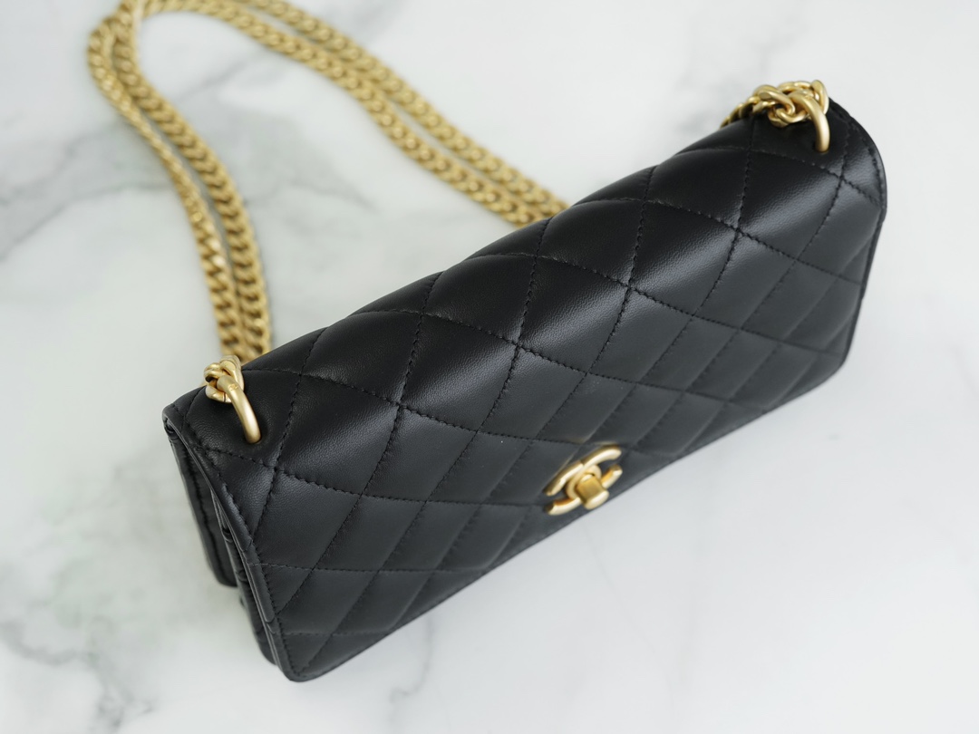 샤넬 WOC 까멜리아 블랙