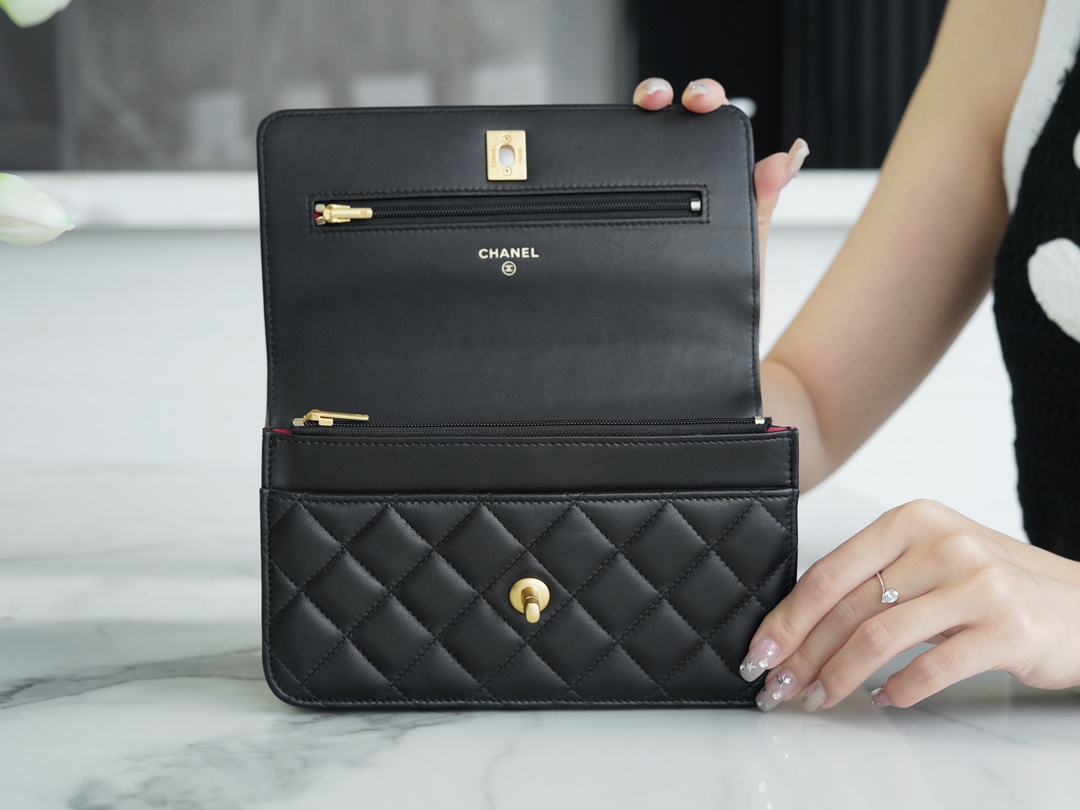 샤넬 WOC 까멜리아 블랙