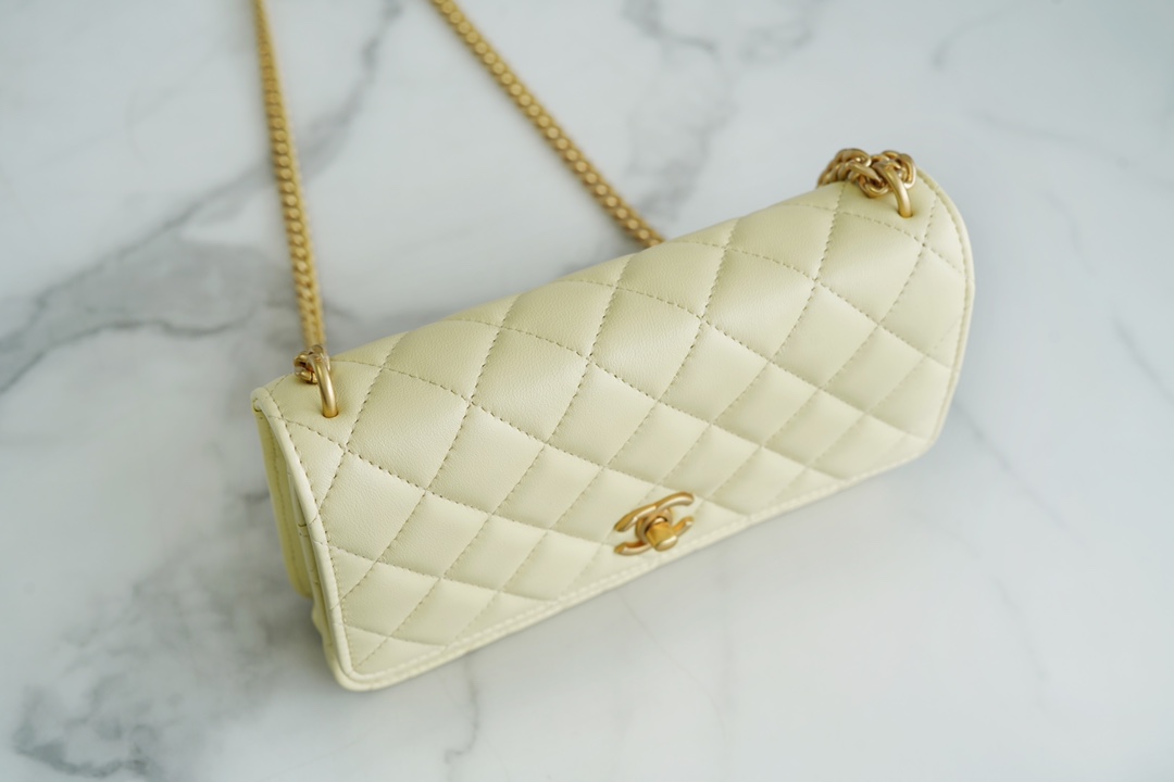 샤넬 WOC 까멜리아 옐로우