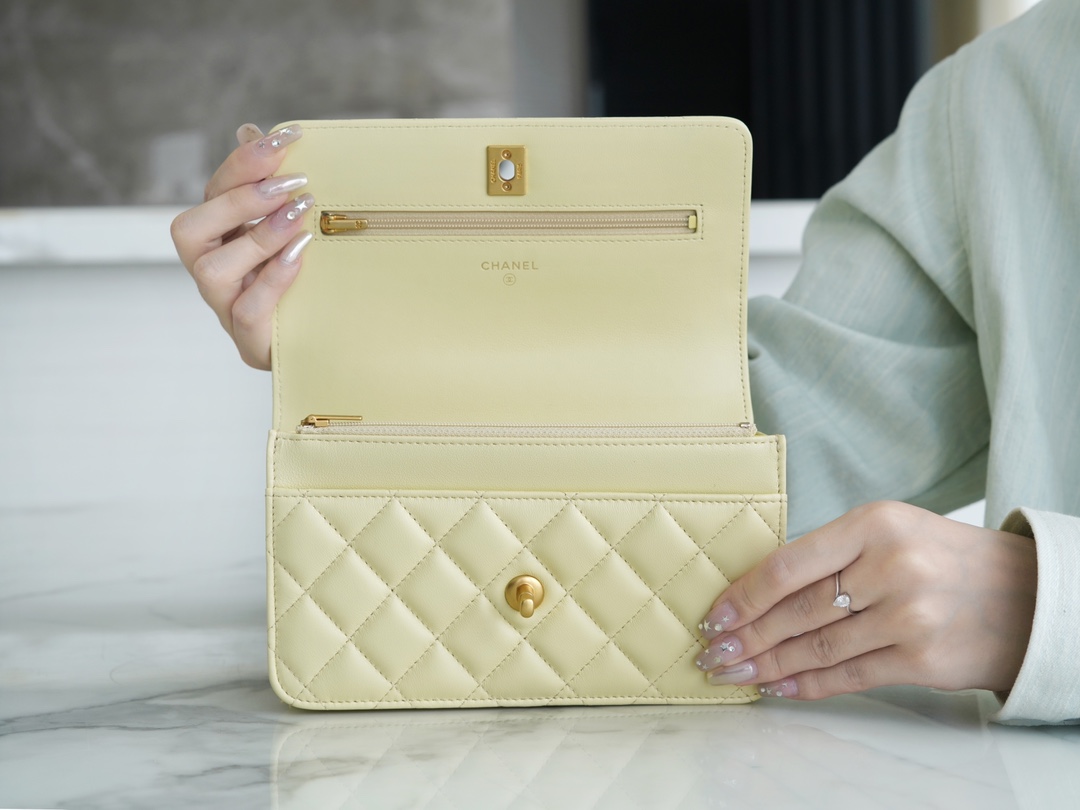 샤넬 WOC 까멜리아 옐로우