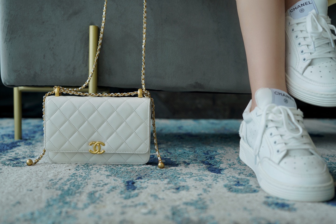 샤넬 WOC 체인 월렛 화이트