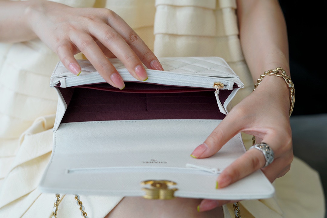 샤넬 WOC 체인 월렛 화이트