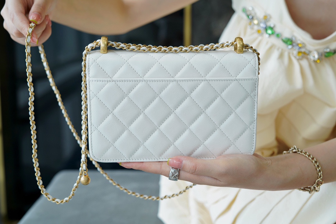 샤넬 WOC 체인 월렛 화이트