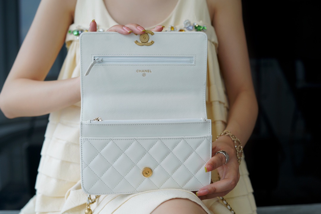 샤넬 WOC 체인 월렛 화이트