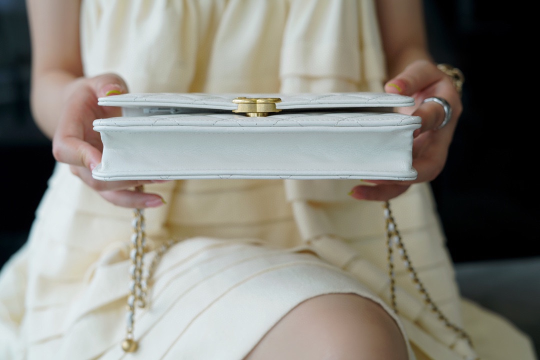 샤넬 WOC 체인 월렛 화이트