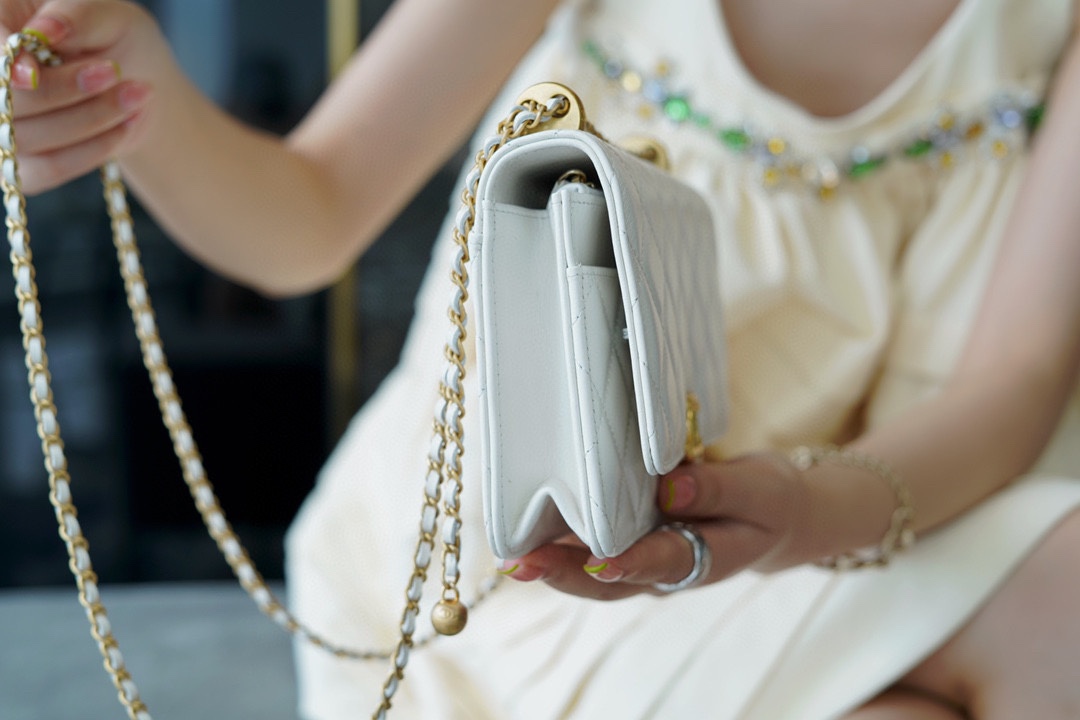 샤넬 WOC 체인 월렛 화이트