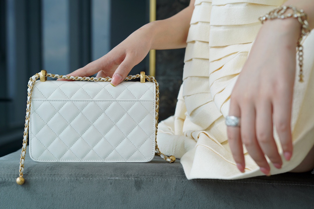 샤넬 WOC 체인 월렛 화이트